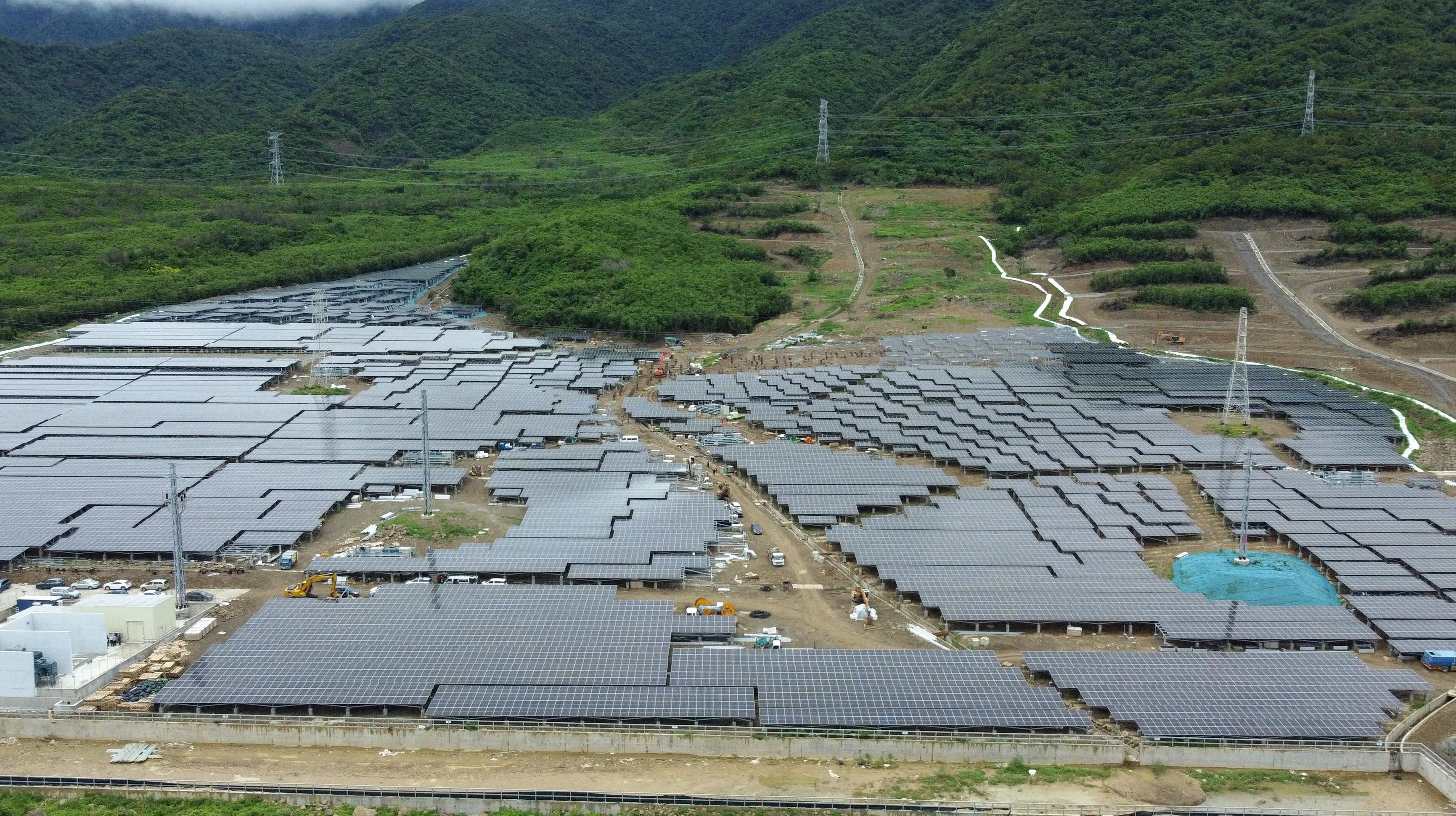 屏東獅子鄉地面型太陽能系統