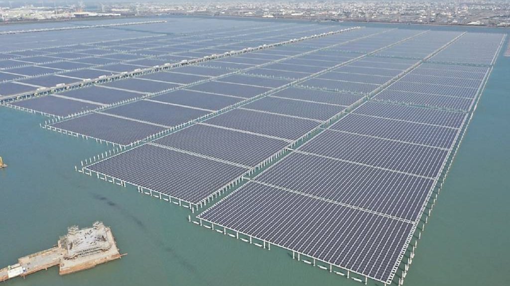 彰濱崙尾東臨三、四區海上型太陽能系統
